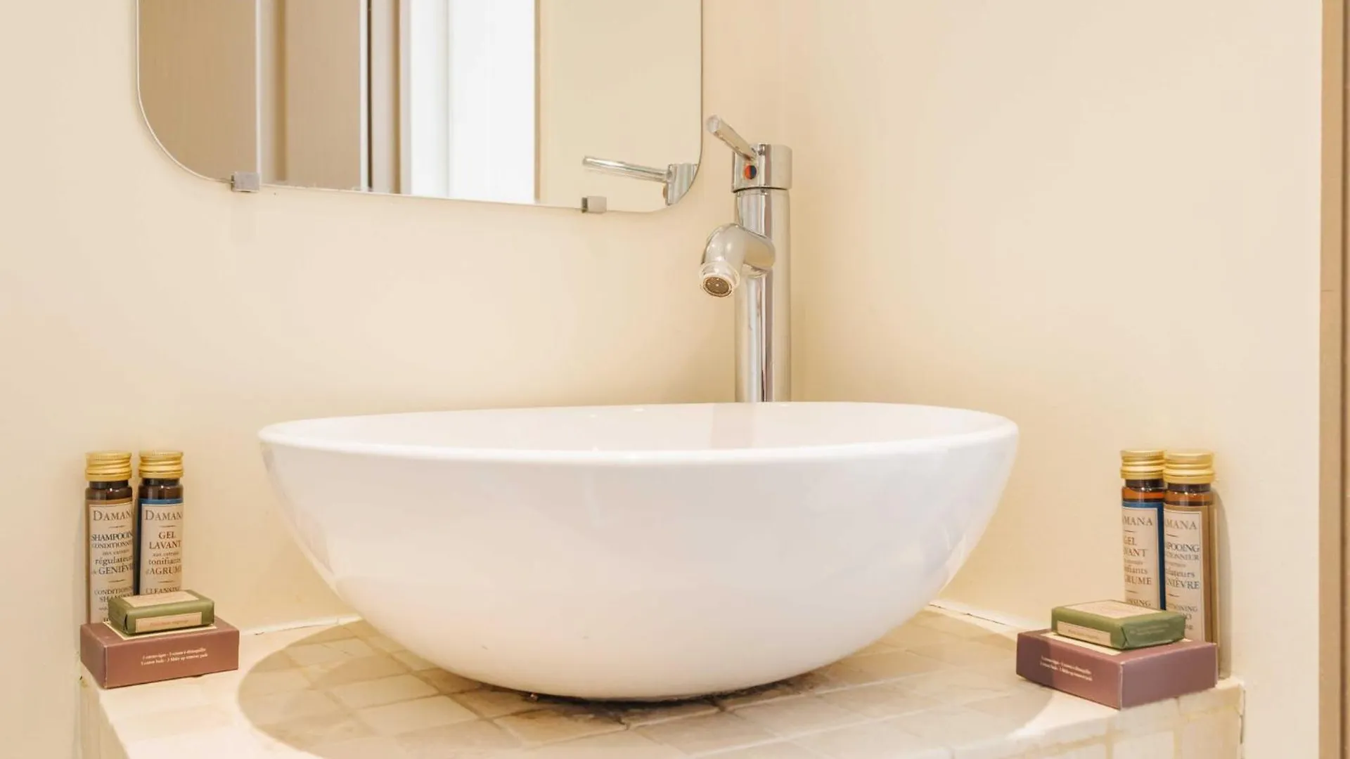 Charming Apartment - Marais - Mobility Lease Paris France